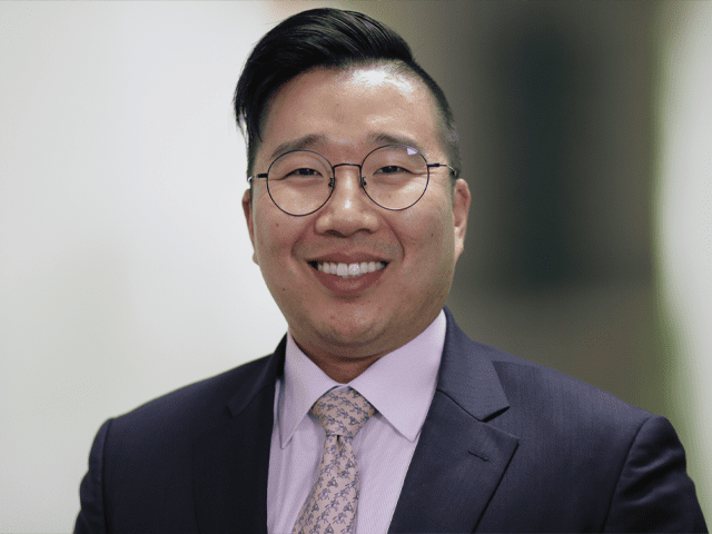 professional headshot of Jun Oh Y.